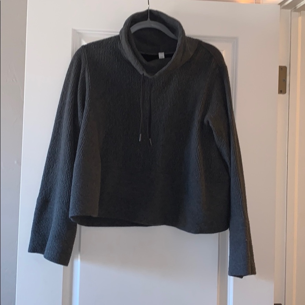 LULULEMON pullover !